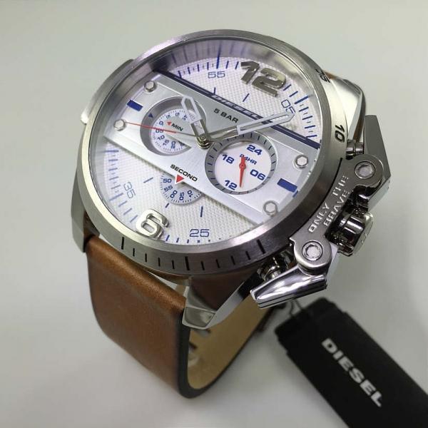 Diesel Ironside Men's Watch DZ4365 316L silver-tone stainless steel & genuine leather strap 5ATM (50m) water resistant Japan movements with a chronograph and date function