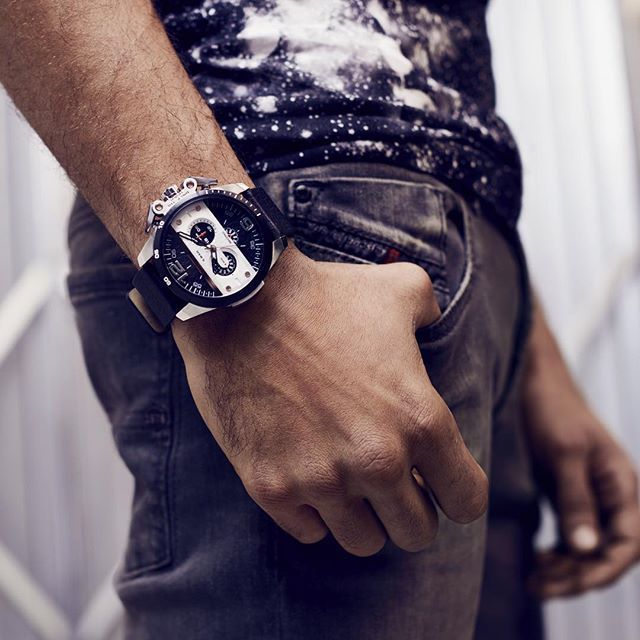 Diesel Ironside Men's Watch DZ4361 316L black ion-plated stainless steel & genuine leather strap 5ATM (50m) water resistant Japan movements with a chronograph and date function