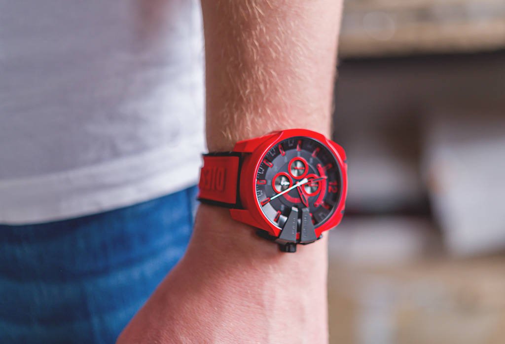 Diesel Mega Chief Red Watch DZ4526