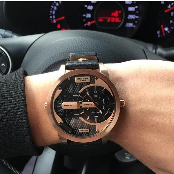 Diesel Mini Daddy DZ7317 316L rose-gold stainless steel & genuine leather strap 3ATM (30m) water resistant Dual time zones (GMT)